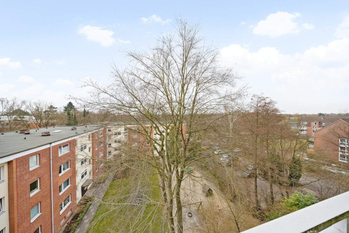 Immobilienangebot - Hamburg / Meiendorf - Alle - Renovierungsbedürftige 3-Zimmer Wohnung mit Aufzug in ruhiger und zentraler Lage von Meiendorf