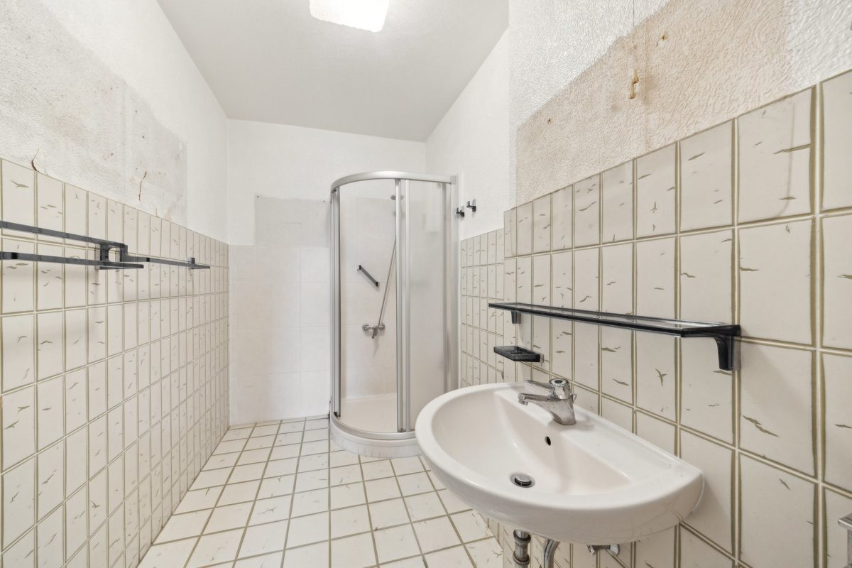 Immobilienangebot - Hamburg / Meiendorf - Alle - Renovierungsbedürftige 3-Zimmer Wohnung mit Aufzug in ruhiger und zentraler Lage von Meiendorf