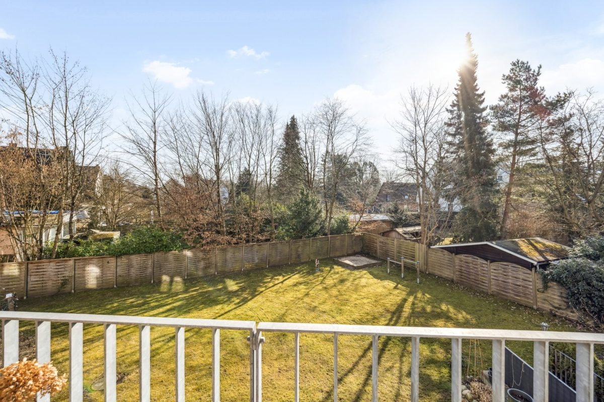 Immobilienangebot - Hamburg / Rahlstedt - Alle - Luxuriöse 3-Zimmer Wohnung mit Balkon und TG-Stellplatz in zentraler Lage von Hamburg-Rahlstedt