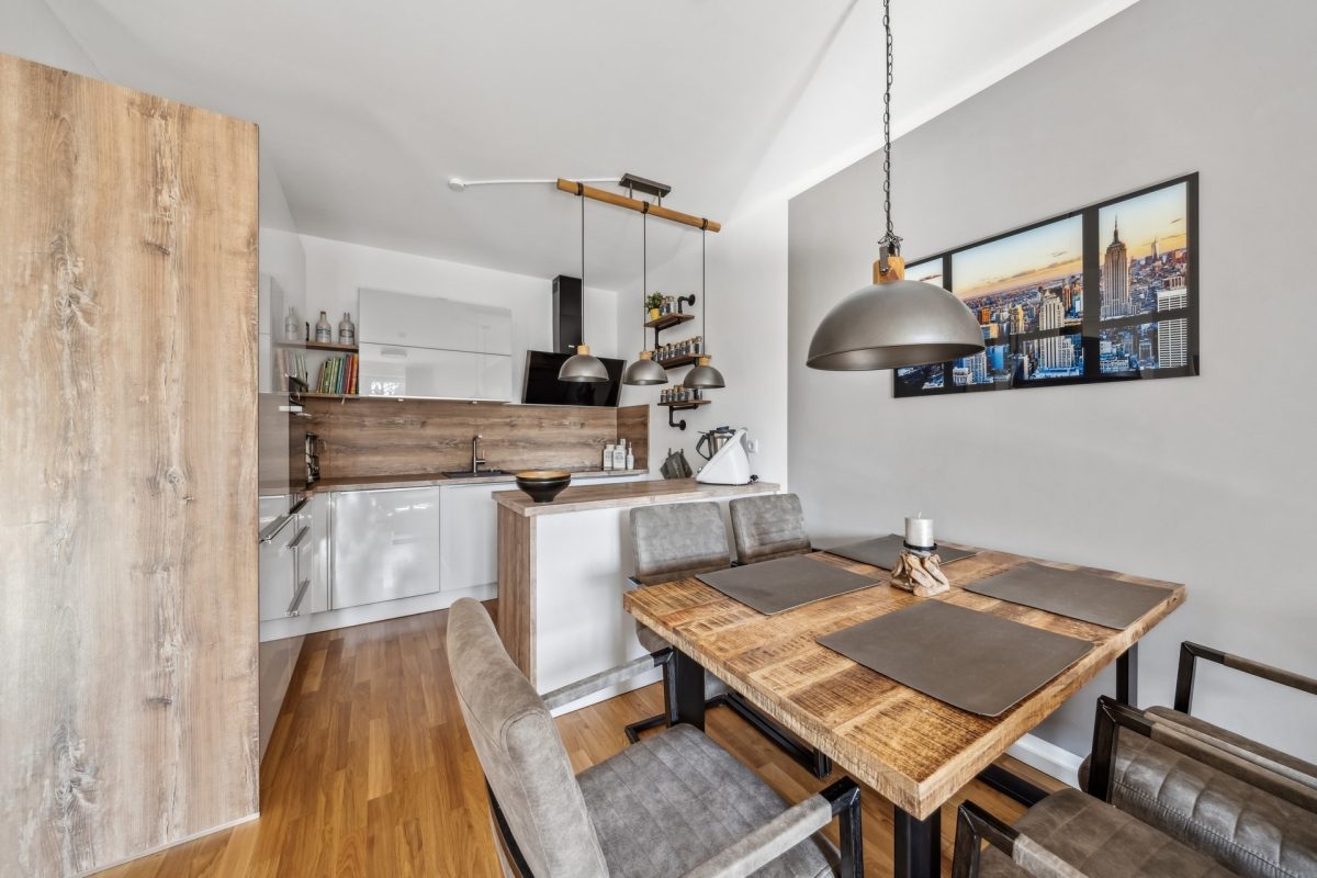 Immobilienangebot - Hamburg / Rahlstedt - Alle - Luxuriöse 3-Zimmer Wohnung mit Balkon und TG-Stellplatz in zentraler Lage von Hamburg-Rahlstedt