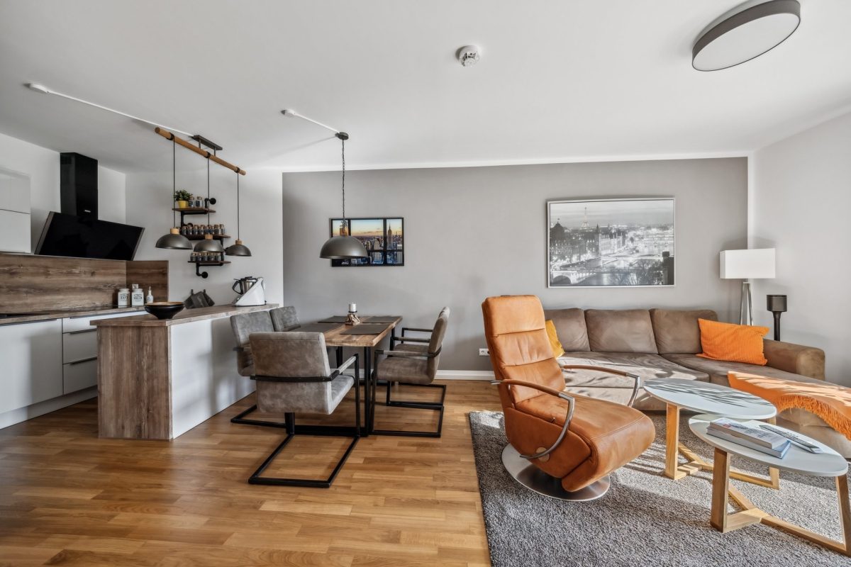 Immobilienangebot - Hamburg / Rahlstedt - Alle - Luxuriöse 3-Zimmer Wohnung mit Balkon und TG-Stellplatz in zentraler Lage von Hamburg-Rahlstedt