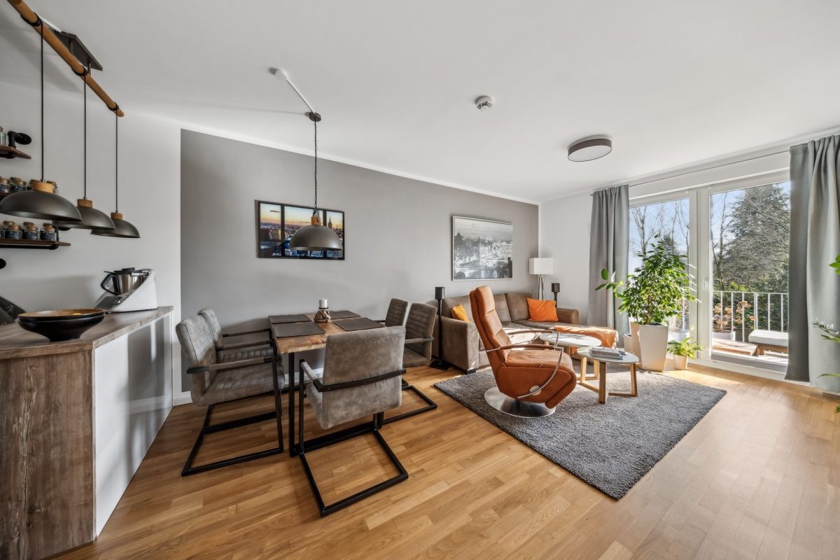 Immobilienangebot - Hamburg / Rahlstedt - Alle - Luxuriöse 3-Zimmer Wohnung mit Balkon und TG-Stellplatz in zentraler Lage von Hamburg-Rahlstedt