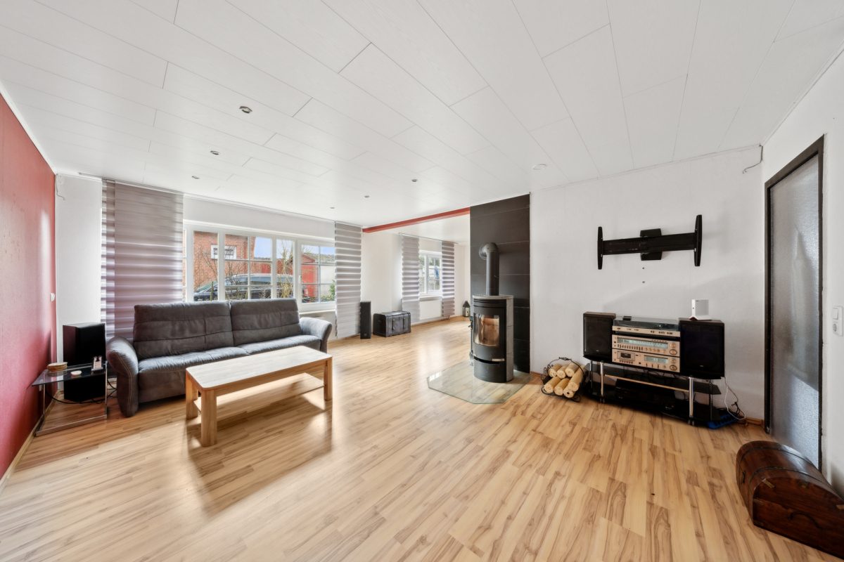 Immobilienangebot - Wacken - Alle - Geräumiges Einfamilienhaus mit Einliegerwohnung
in ruhiger Wohnlage von Wacken