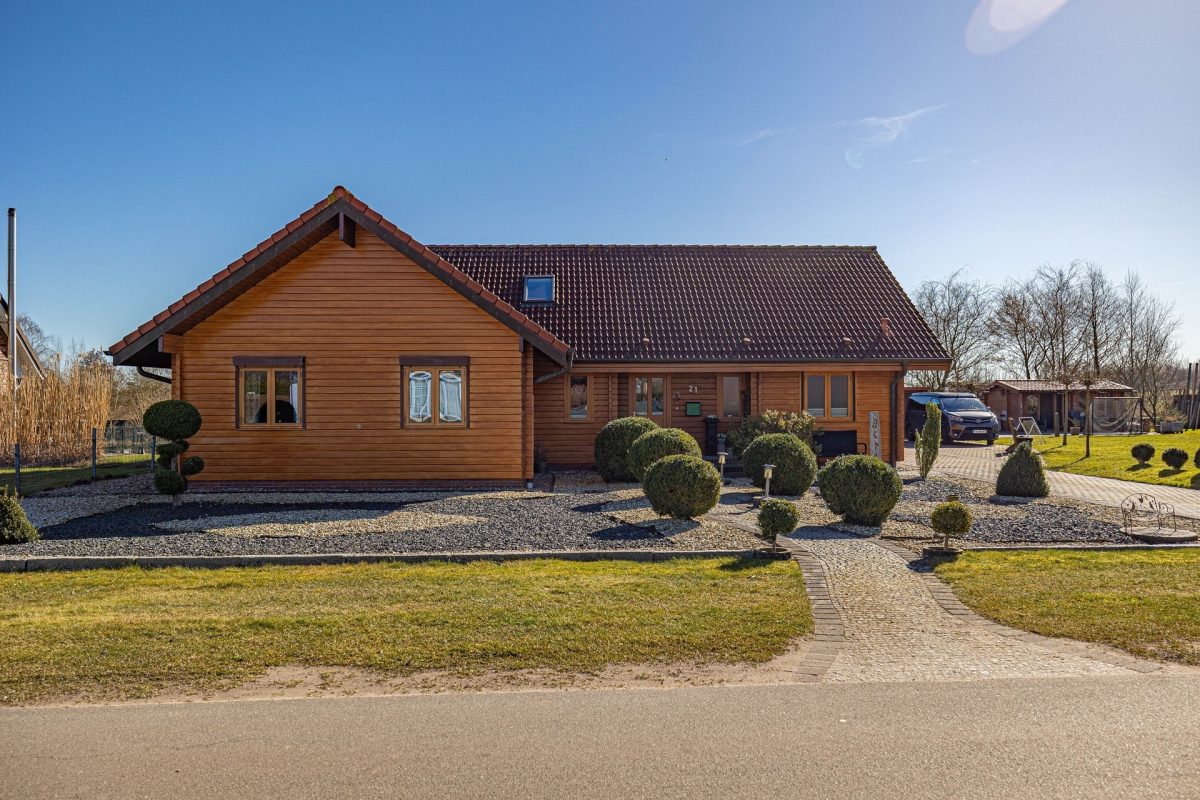 Immobilienangebot - Seefeld - Alle - Nur noch Warteliste: Begehrter Holzbungalow in ruhiger Dorflage - fünf Zimmer auf einer Ebene