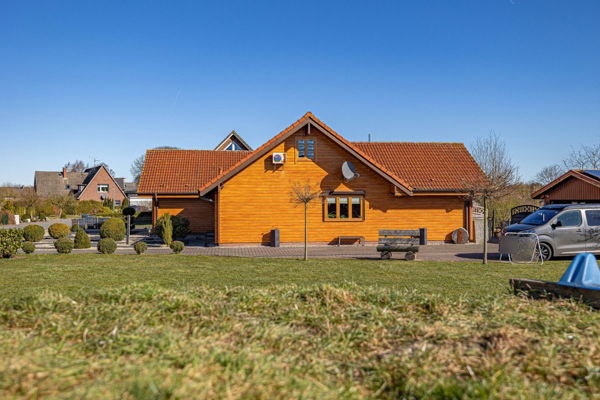 Immobilienangebot - Seefeld - Alle - Nur noch Warteliste: Begehrter Holzbungalow in ruhiger Dorflage - fünf Zimmer auf einer Ebene