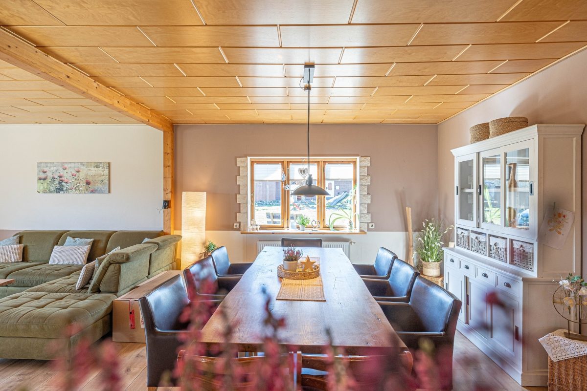 Immobilienangebot - Seefeld - Alle - Nur noch Warteliste: Begehrter Holzbungalow in ruhiger Dorflage - fünf Zimmer auf einer Ebene