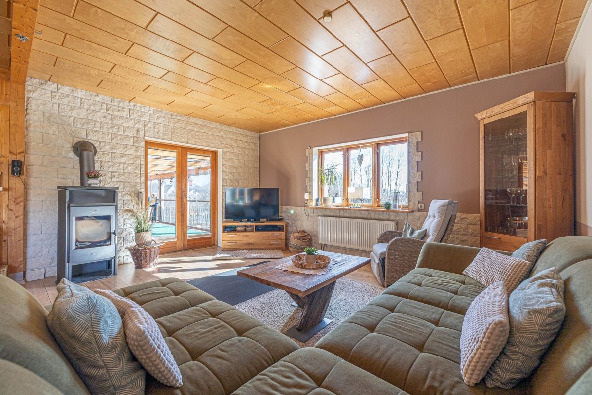 Immobilienangebot - Seefeld - Alle - Nur noch Warteliste: Begehrter Holzbungalow in ruhiger Dorflage - fünf Zimmer auf einer Ebene