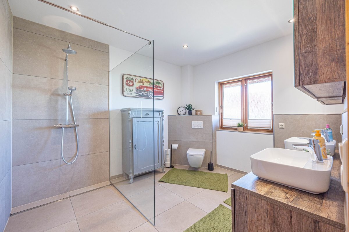 Immobilienangebot - Seefeld - Alle - Nur noch Warteliste: Begehrter Holzbungalow in ruhiger Dorflage - fünf Zimmer auf einer Ebene