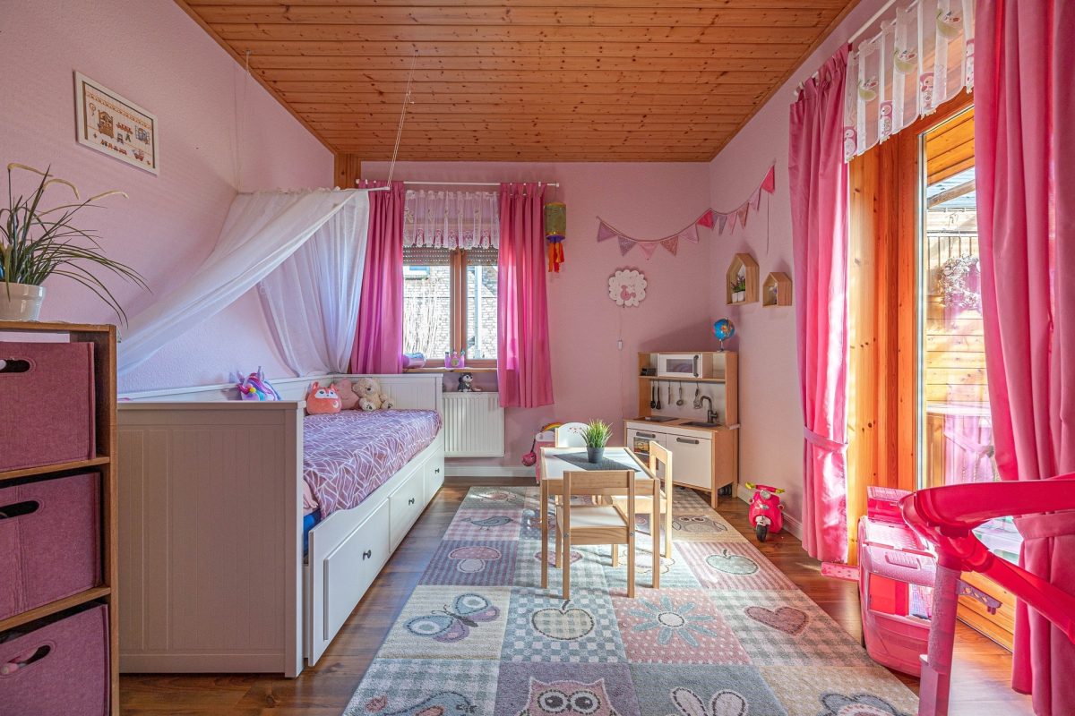 Immobilienangebot - Seefeld - Alle - Nur noch Warteliste: Begehrter Holzbungalow in ruhiger Dorflage - fünf Zimmer auf einer Ebene