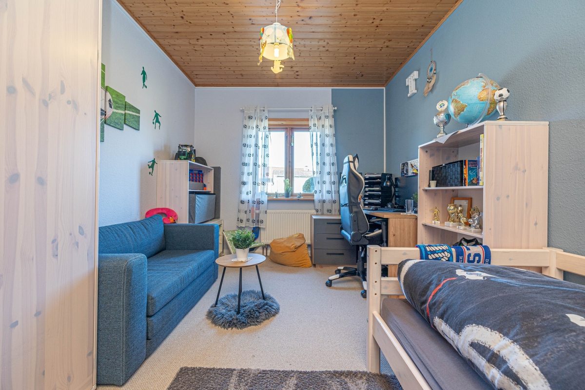 Immobilienangebot - Seefeld - Alle - Nur noch Warteliste: Begehrter Holzbungalow in ruhiger Dorflage - fünf Zimmer auf einer Ebene