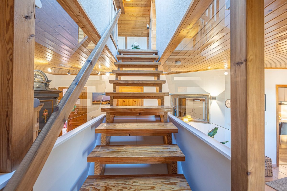 Immobilienangebot - Seefeld - Alle - Nur noch Warteliste: Begehrter Holzbungalow in ruhiger Dorflage - fünf Zimmer auf einer Ebene