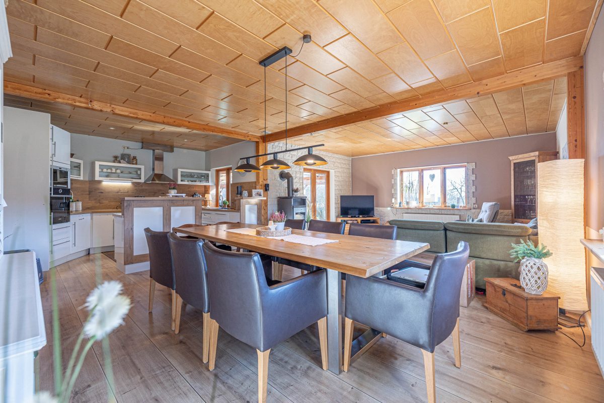 Immobilienangebot - Seefeld - Alle - Nur noch Warteliste: Begehrter Holzbungalow in ruhiger Dorflage - fünf Zimmer auf einer Ebene