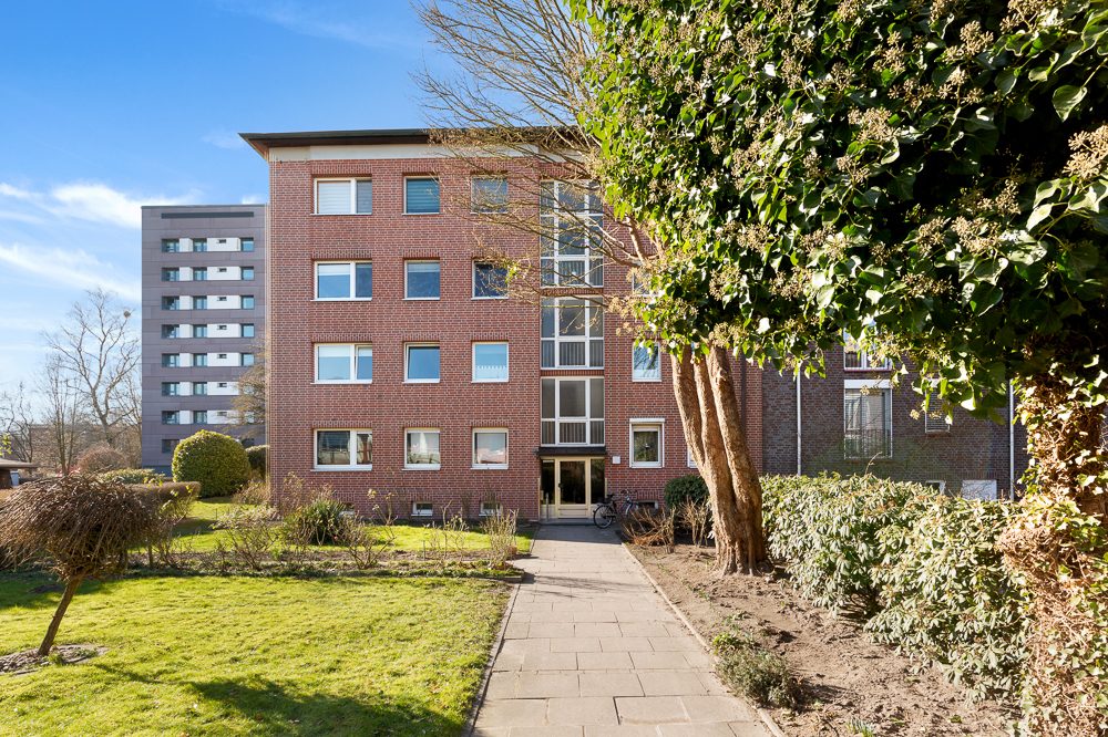 Immobilienangebot - Hamburg / Farmsen-Berne - Alle - TOP modernisierte und langfristig vermietete Erdgeschosswohnung mit PKW-Stellplatz!