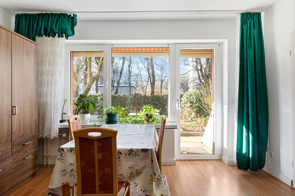 Immobilienangebot - Hamburg / Farmsen-Berne - Alle - TOP modernisierte und langfristig vermietete Erdgeschosswohnung mit PKW-Stellplatz!