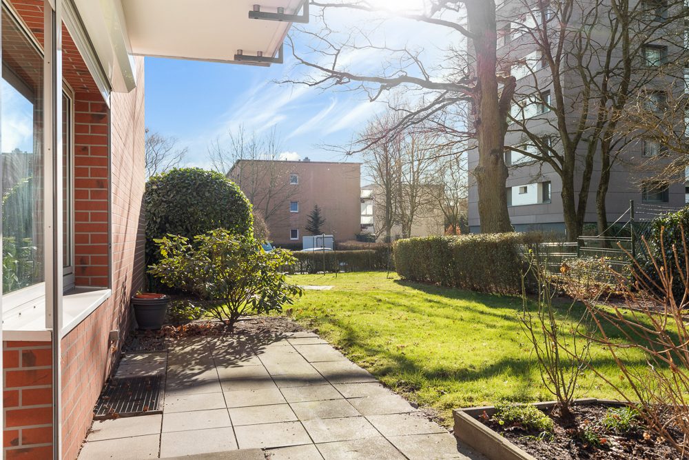 Immobilienangebot - Hamburg / Farmsen-Berne - Alle - TOP modernisierte und langfristig vermietete Erdgeschosswohnung mit PKW-Stellplatz!