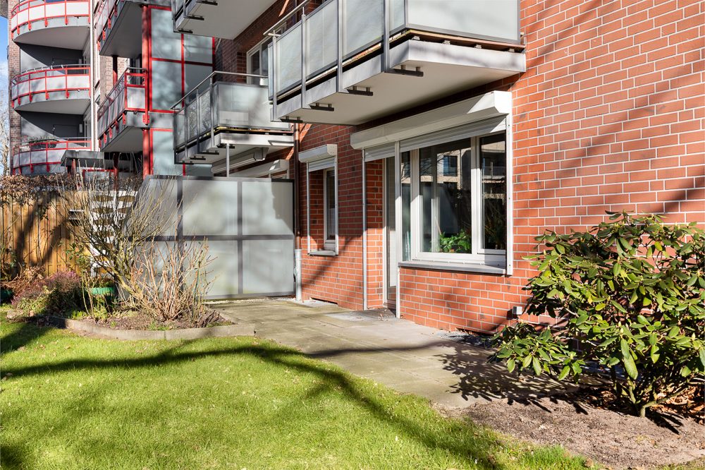 Immobilienangebot - Hamburg / Farmsen-Berne - Alle - TOP modernisierte und langfristig vermietete Erdgeschosswohnung mit PKW-Stellplatz!