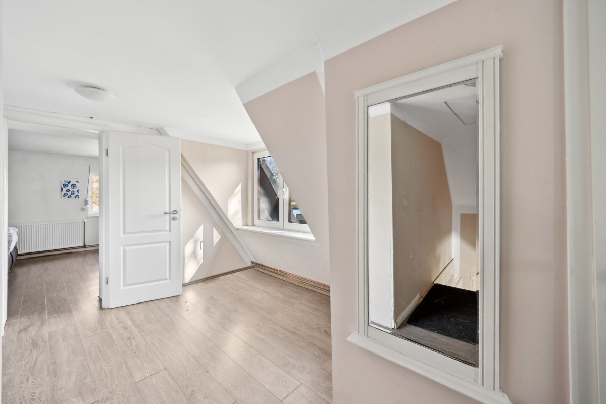 Immobilienangebot - Hamburg / Rahlstedt - Alle - Freistehendes Einfamilienhaus mit tollem Garten und eigenem Garagen- und Lagerhaus