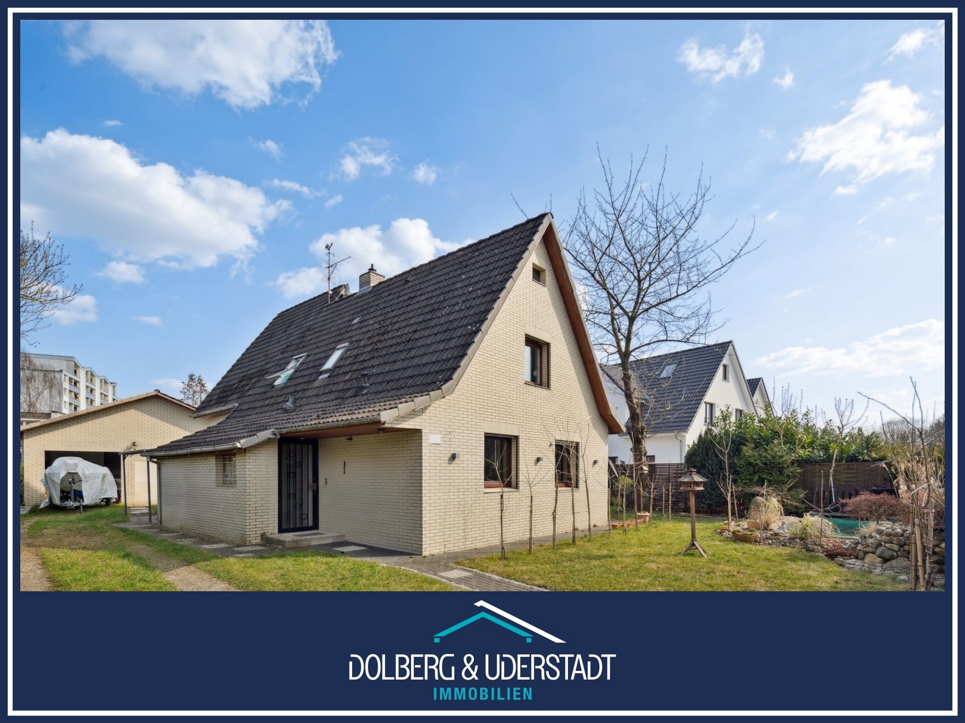 Immobilienangebot - Hamburg / Rahlstedt - Alle - Freistehendes Einfamilienhaus mit tollem Garten und eigenem Garagen- und Lagerhaus