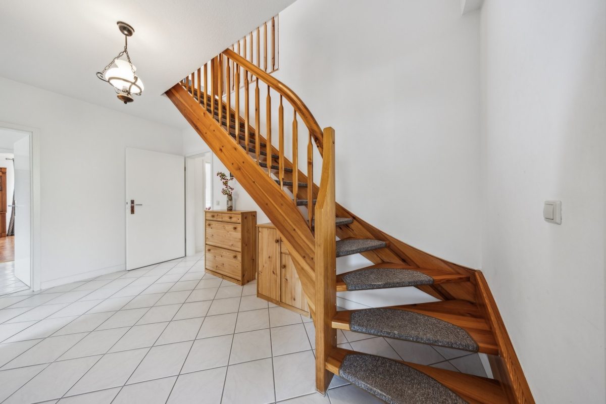 Immobilienangebot - Hamburg / Tonndorf - Alle - Top gepflegt! Wohnen auf zwei Ebenen mit ca. 137m² und 2 Tiefgaragenstellplätzen in ruhiger Lage von Tonndorf.