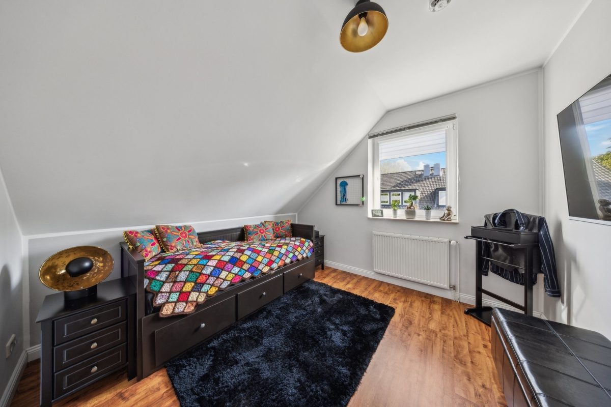 Immobilienangebot - Hamburg / Tonndorf - Alle - Top gepflegt! Wohnen auf zwei Ebenen mit ca. 137m² und 2 Tiefgaragenstellplätzen in ruhiger Lage von Tonndorf.
