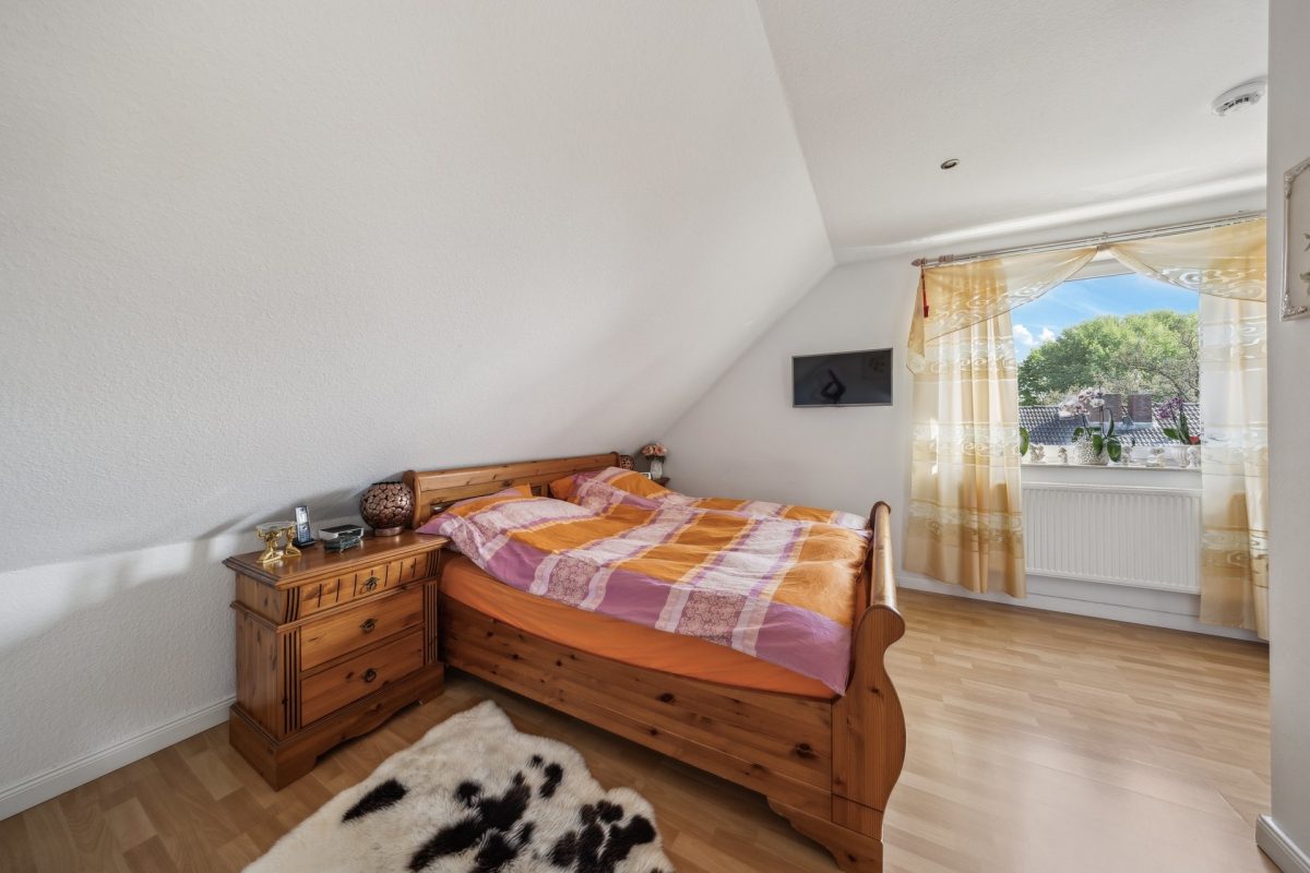 Immobilienangebot - Hamburg / Tonndorf - Alle - Top gepflegt! Wohnen auf zwei Ebenen mit ca. 137m² und 2 Tiefgaragenstellplätzen in ruhiger Lage von Tonndorf.