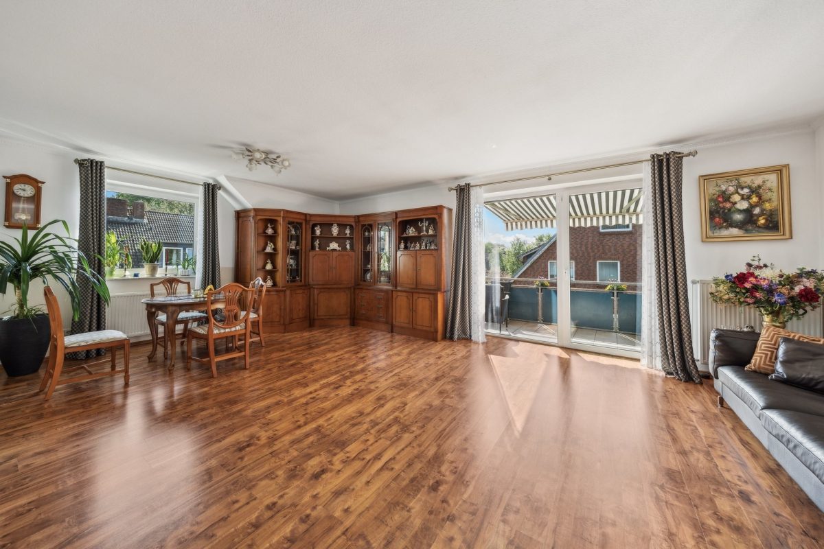 Immobilienangebot - Hamburg / Tonndorf - Alle - Top gepflegt! Wohnen auf zwei Ebenen mit ca. 137m² und 2 Tiefgaragenstellplätzen in ruhiger Lage von Tonndorf.