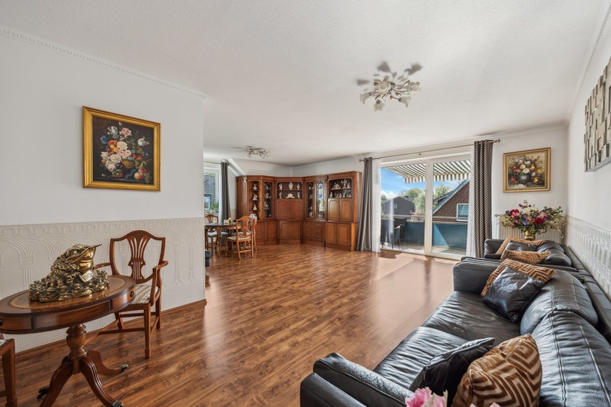 Immobilienangebot - Hamburg / Tonndorf - Alle - Top gepflegt! Wohnen auf zwei Ebenen mit ca. 137m² und 2 Tiefgaragenstellplätzen in ruhiger Lage von Tonndorf.