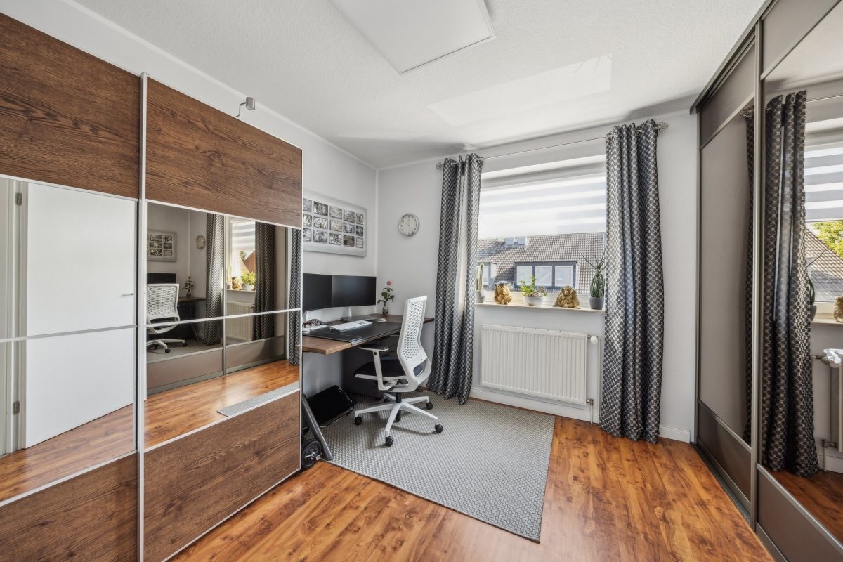 Immobilienangebot - Hamburg / Tonndorf - Alle - Top gepflegt! Wohnen auf zwei Ebenen mit ca. 137m² und 2 Tiefgaragenstellplätzen in ruhiger Lage von Tonndorf.