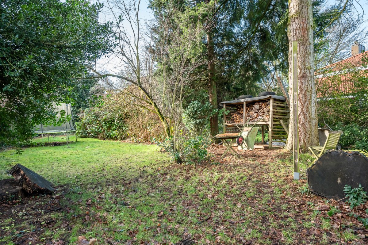 Immobilienangebot - Hamburg / Farmsen-Berne - Alle - Charmante Villa am See mit großzügiger Gartenanlage