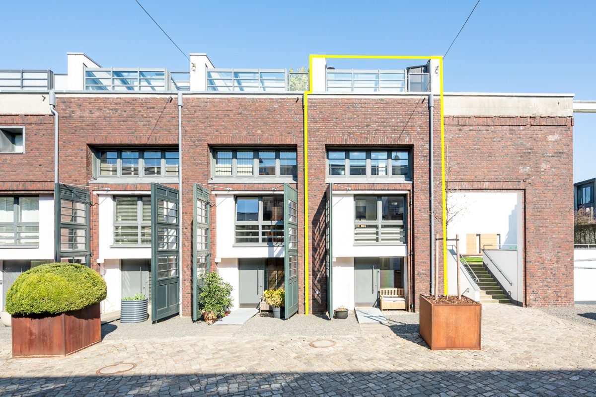 Immobilienangebot - Hamburg / Eppendorf - Alle - Exklusives Townhouse mit zwei Tiefgaragenstellplätzen in Hamburg-Eppendorf