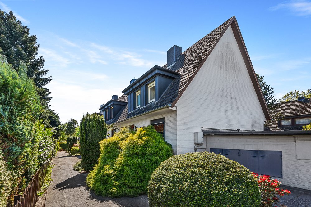 Immobilienangebot - Hamburg / Rahlstedt - Alle - Gut geschnittenes Reihenendhaus mit Garage und eigenem Garten in ruhiger Wohnlage von Alt-Rahlstedt!
