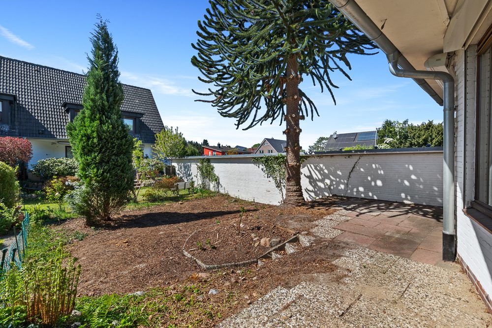 Immobilienangebot - Hamburg / Rahlstedt - Alle - Gut geschnittenes Reihenendhaus mit Garage und eigenem Garten in ruhiger Wohnlage von Alt-Rahlstedt!