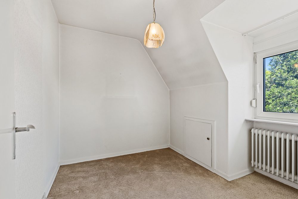 Immobilienangebot - Hamburg / Rahlstedt - Alle - Gut geschnittenes Reihenendhaus mit Garage und eigenem Garten in ruhiger Wohnlage von Alt-Rahlstedt!