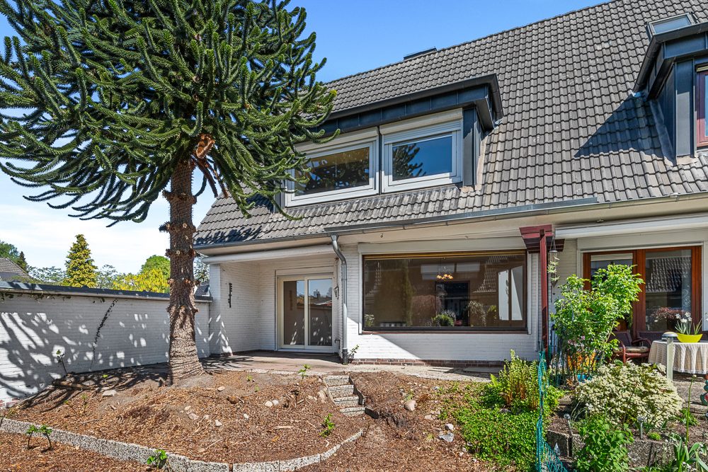 Immobilienangebot - Hamburg / Rahlstedt - Alle - Gut geschnittenes Reihenendhaus mit Garage und eigenem Garten in ruhiger Wohnlage von Alt-Rahlstedt!