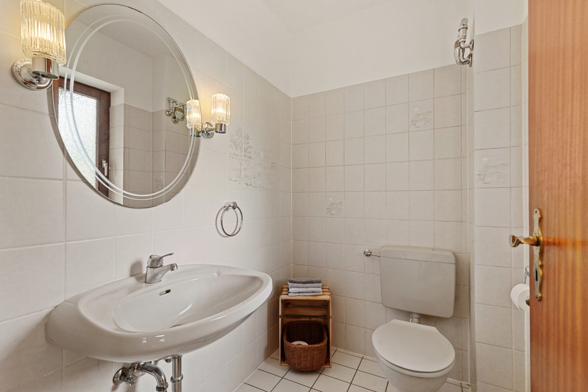 Immobilienangebot - Hamburg / Tonndorf - Alle - Traumlage ! Einfamilienhaus mit Einliegerwohnung direkt an der Wandse im Landschaftsschutzgebiet !