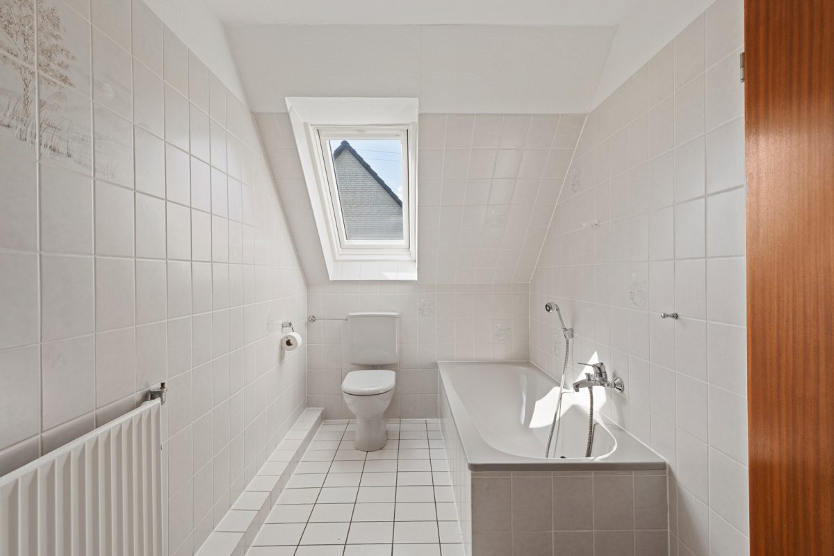 Immobilienangebot - Hamburg / Tonndorf - Alle - Traumlage ! Einfamilienhaus mit Einliegerwohnung direkt an der Wandse im Landschaftsschutzgebiet !