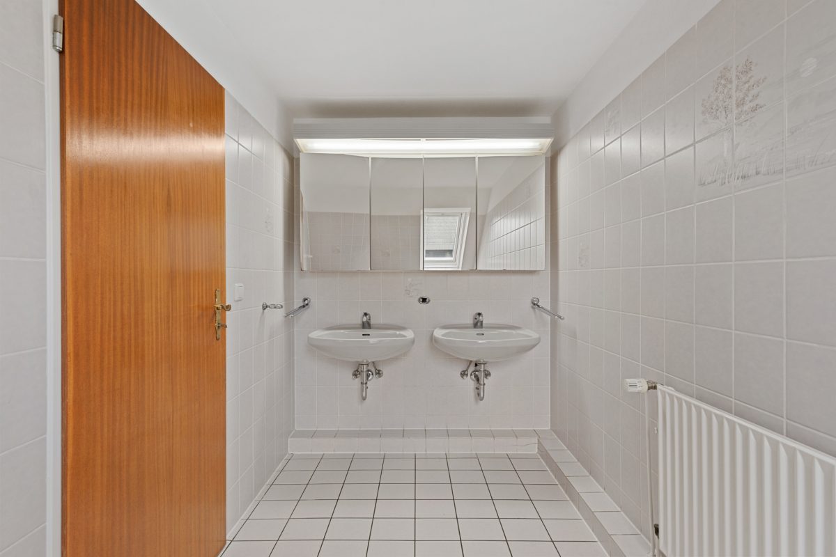 Immobilienangebot - Hamburg / Tonndorf - Alle - Traumlage ! Einfamilienhaus mit Einliegerwohnung direkt an der Wandse im Landschaftsschutzgebiet !