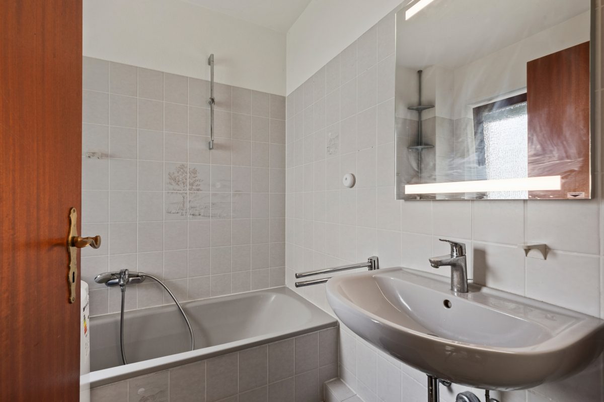 Immobilienangebot - Hamburg / Tonndorf - Alle - Traumlage ! Einfamilienhaus mit Einliegerwohnung direkt an der Wandse im Landschaftsschutzgebiet !
