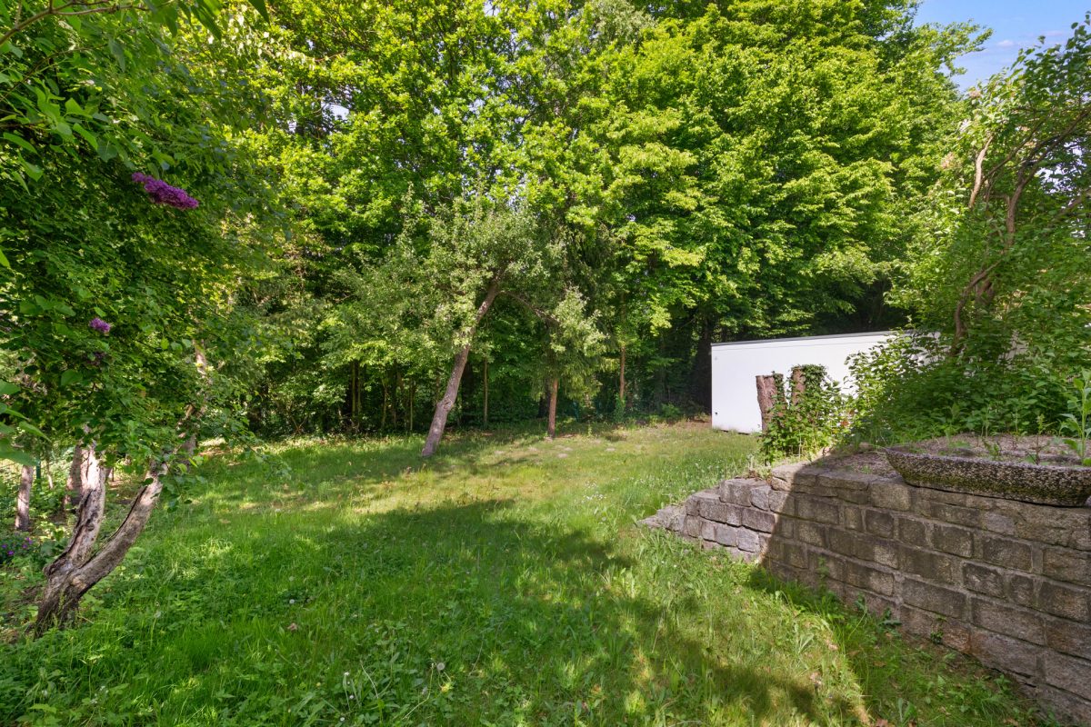 Immobilienangebot - Hamburg / Tonndorf - Alle - Traumlage ! Einfamilienhaus mit Einliegerwohnung direkt an der Wandse im Landschaftsschutzgebiet !