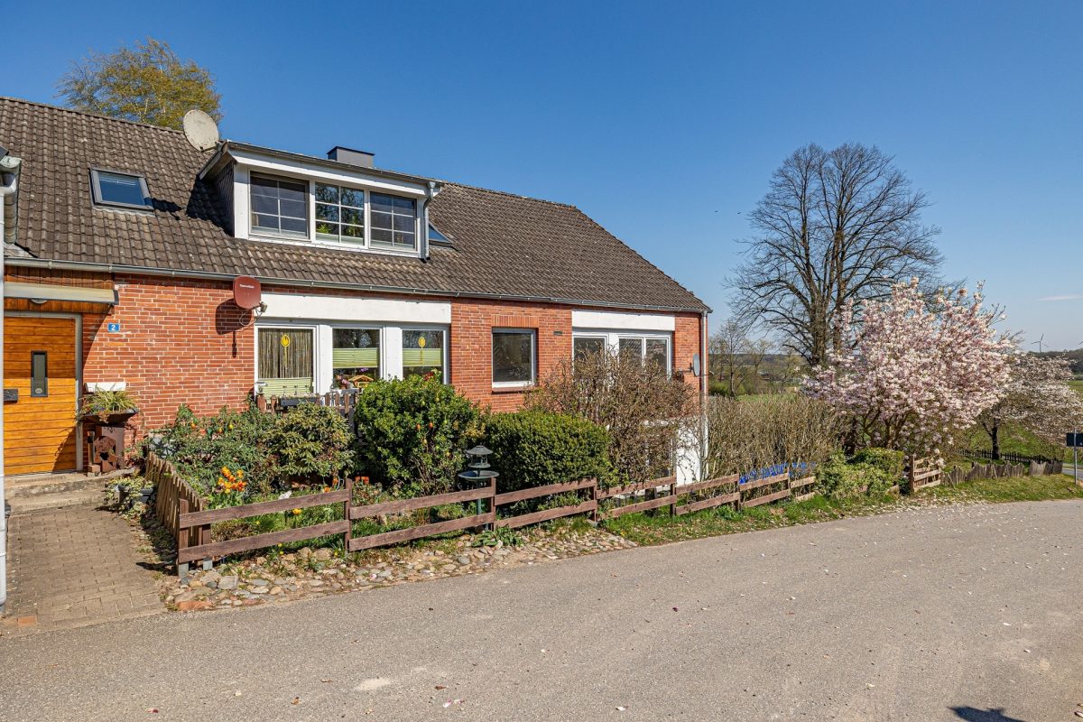 Immobilienangebot - Rosdorf - Alle - Naturnahes Wohnen vor den Toren Kellinghusens
gemütliche Dachgeschoss Wohnung zum Kauf