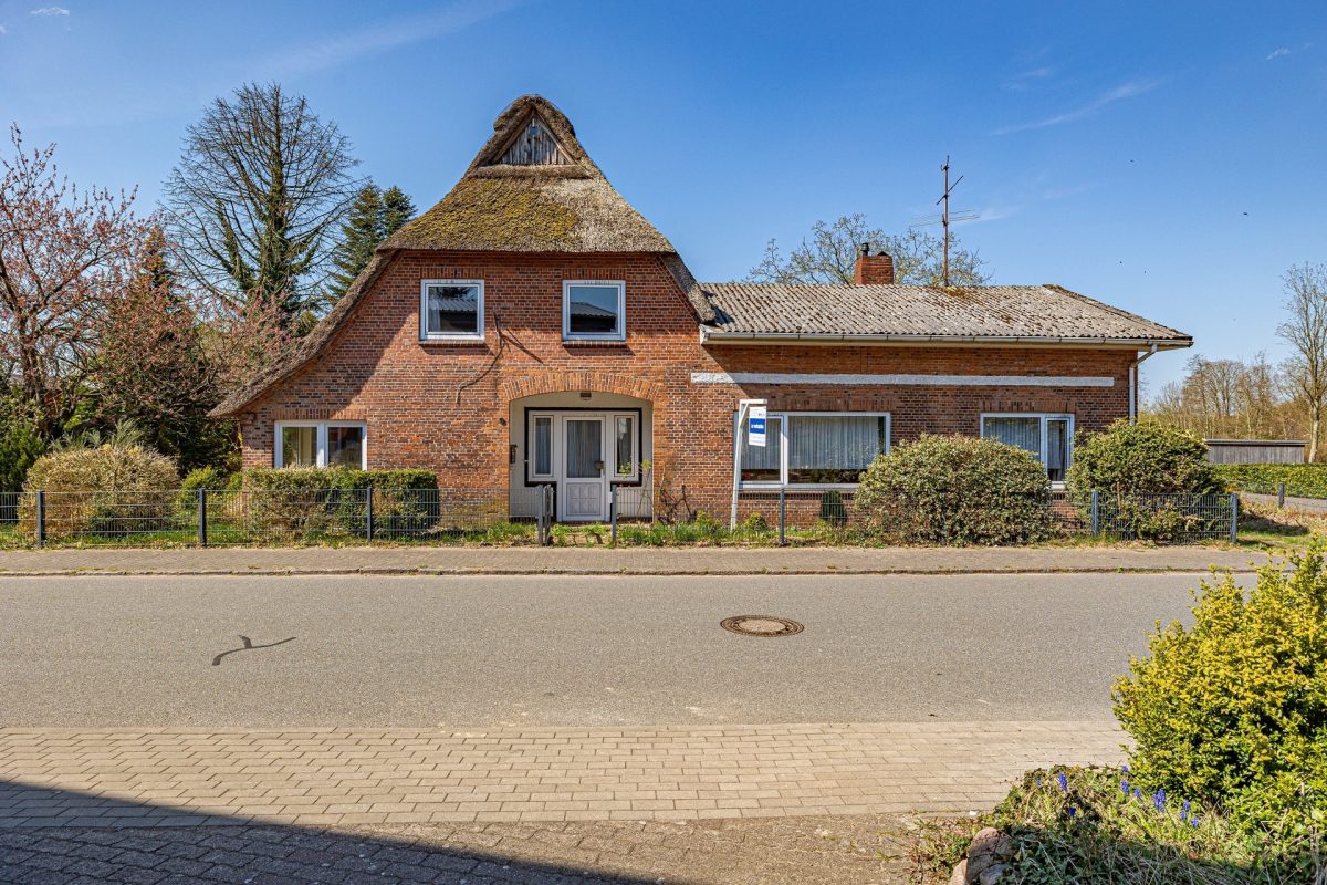 Immobilienangebot - Schenefeld - Alle - Wohnen unter Reet in ruhiger Dorflage
5 Zimmer Haus zur individuellen Gestaltung
