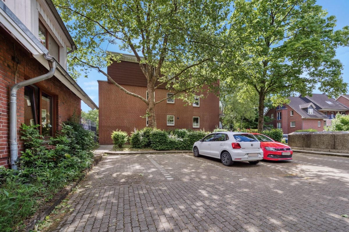 Immobilienangebot - Hamburg / Farmsen-Berne - Alle - Charmante Dachgeschosswohnung in ruhiger Lage mit großer Dachterrasse