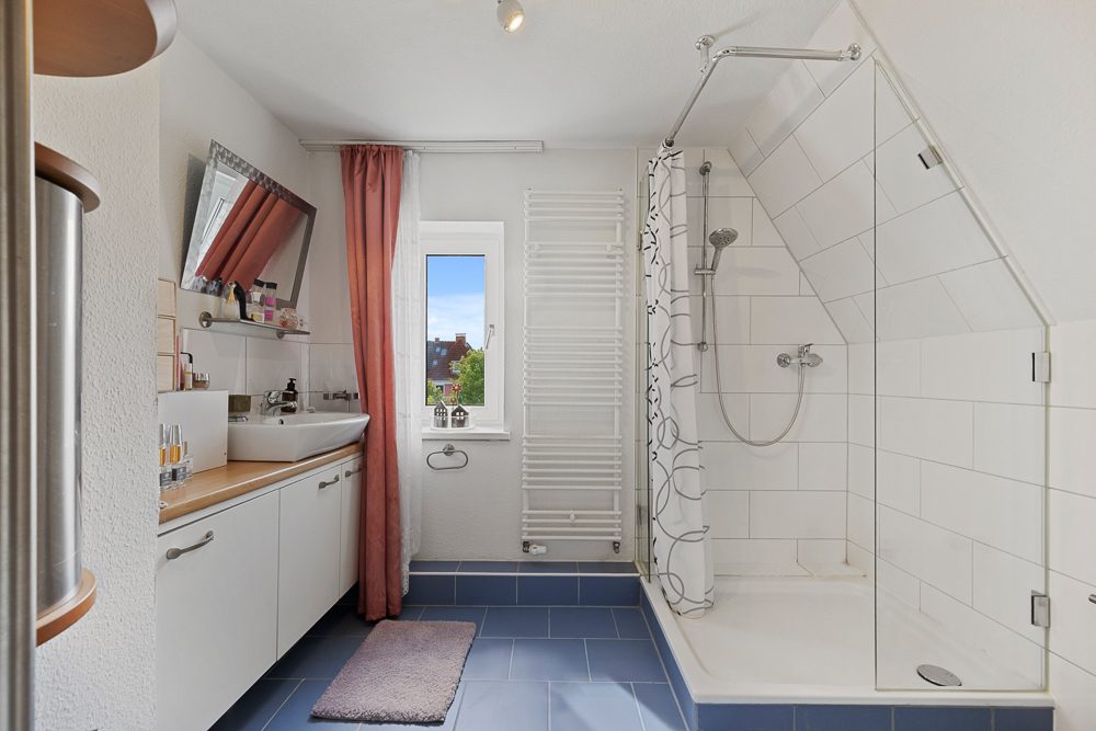 Immobilienangebot - Lübeck - Alle - Zinshaus mit 3 vermieteten Wohnungen in ruhiger Wohnlage von Lübeck!