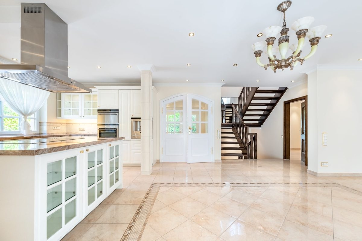 Immobilienangebot - Hamburg / Volksdorf - Alle - Repräsentative Villa mit exklusiver Ausstattung in bester Lage von Hamburg-Volksdorf!