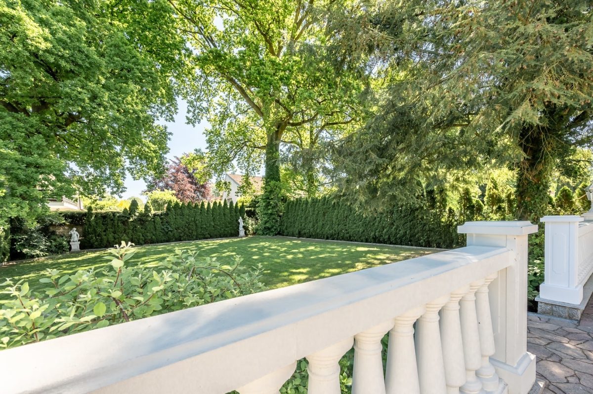 Immobilienangebot - Hamburg / Volksdorf - Alle - Repräsentative Villa mit exklusiver Ausstattung in bester Lage von Hamburg-Volksdorf!