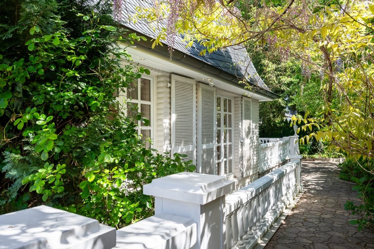 Immobilienangebot - Hamburg / Volksdorf - Alle - Repräsentative Villa mit exklusiver Ausstattung in bester Lage von Hamburg-Volksdorf!