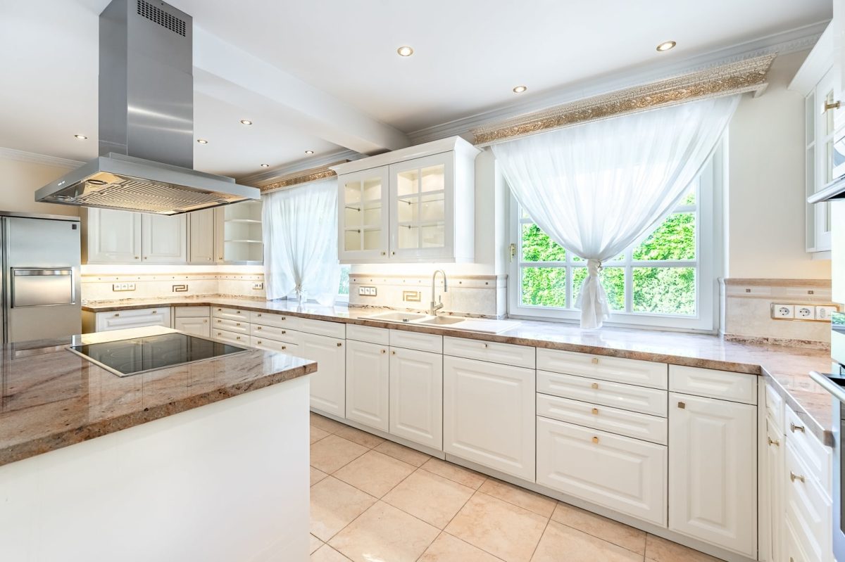 Immobilienangebot - Hamburg / Volksdorf - Alle - Repräsentative Villa mit exklusiver Ausstattung in bester Lage von Hamburg-Volksdorf!