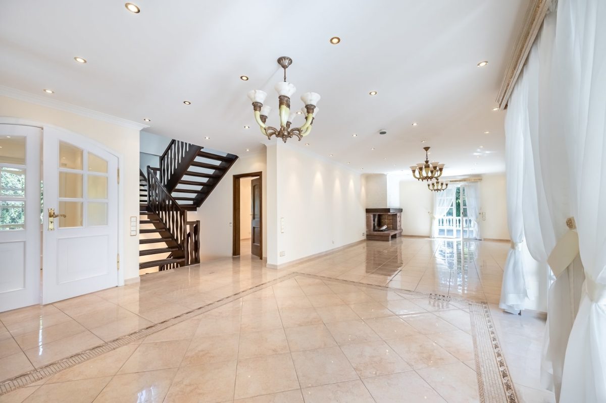 Immobilienangebot - Hamburg / Volksdorf - Alle - Repräsentative Villa mit exklusiver Ausstattung in bester Lage von Hamburg-Volksdorf!