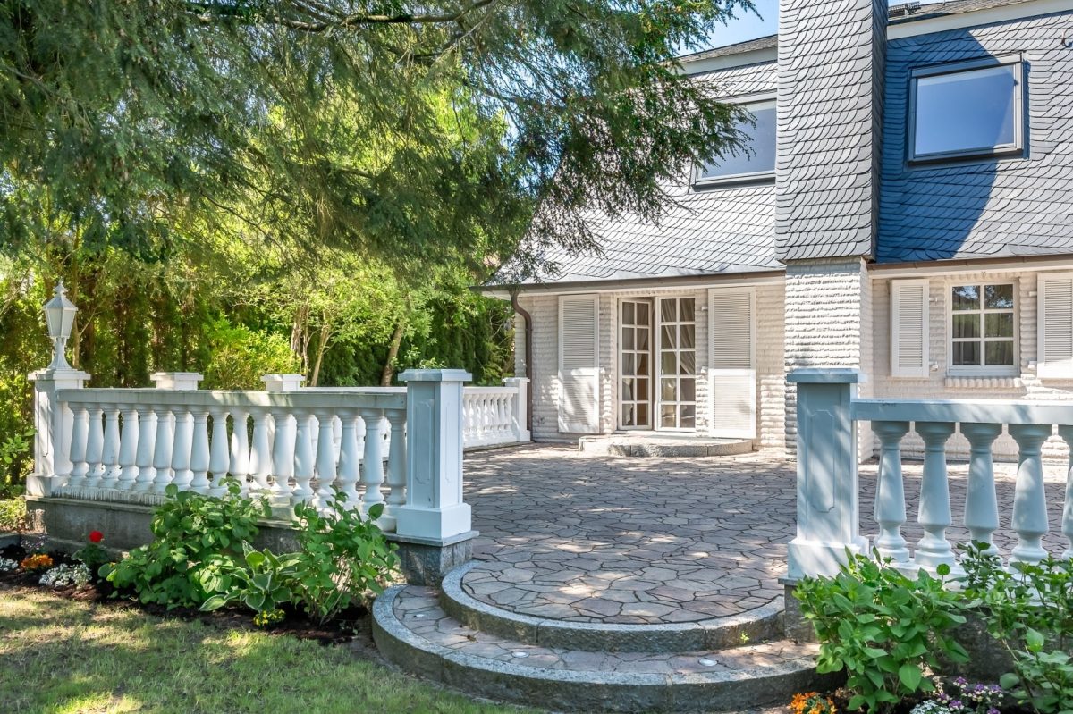 Immobilienangebot - Hamburg / Volksdorf - Alle - Repräsentative Villa mit exklusiver Ausstattung in bester Lage von Hamburg-Volksdorf!