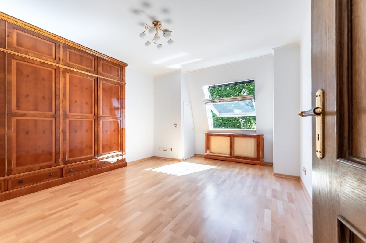 Immobilienangebot - Hamburg / Volksdorf - Alle - Repräsentative Villa mit exklusiver Ausstattung in bester Lage von Hamburg-Volksdorf!